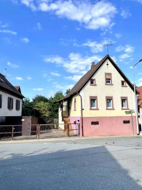 Immobilie in Ober-Ramstadt - Einmal SANIEREN bitte ! Klein.... aber mit Charme und einem schönen Garten! - Bild 1