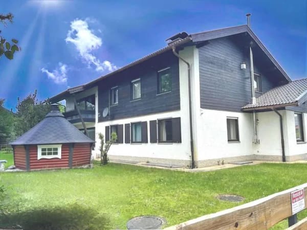 Immobilie in Wackersberg - Exklusive Architektenvilla in Arzbach - Wohnkultur mit Geschichte - Bild 1