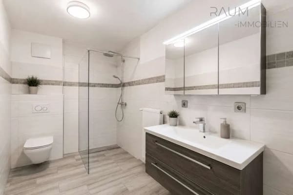Immobilie in Schönau im Schwarzwald - Großzügige 4-Zimmer Erdgeschosswohnung mit Terrasse und modernem Bad - Bild 4