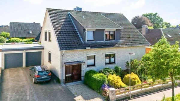 Immobilie in Schiffdorf - Spaden - Solides Zweifamilienhaus in beliebter Lage - Bild 1
