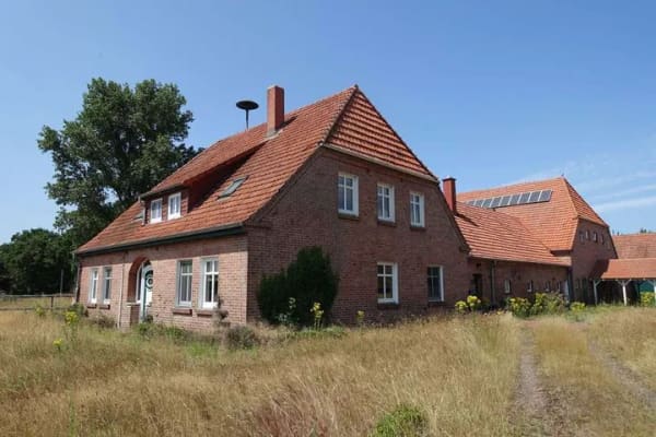 Immobilie in Hemsloh - *** Großer Pferdehof mit Reithalle / Reitplatz und  23 Pferdeboxen*** - Bild 1