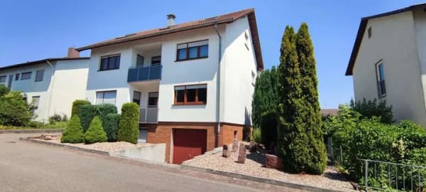 Immobilie in Reichartshausen - Zum Wohlfühlen – sehr gepflegtes, modernisiertes Zweifamilienhaus – ideal für zwei Generationen - Bild 1