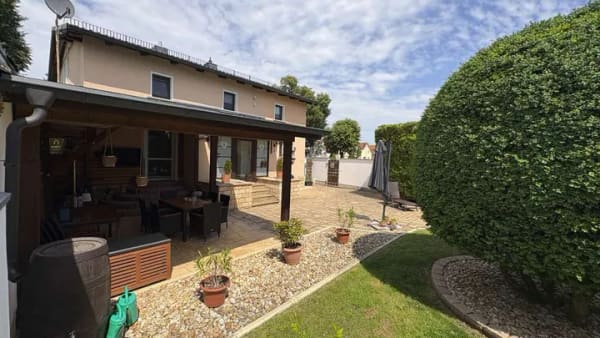 Immobilie in Sangerhausen - Liebevoll gepflegtes Fachwerkhaus mit Gartenidylle und überdachter Terrasse - Bild 1