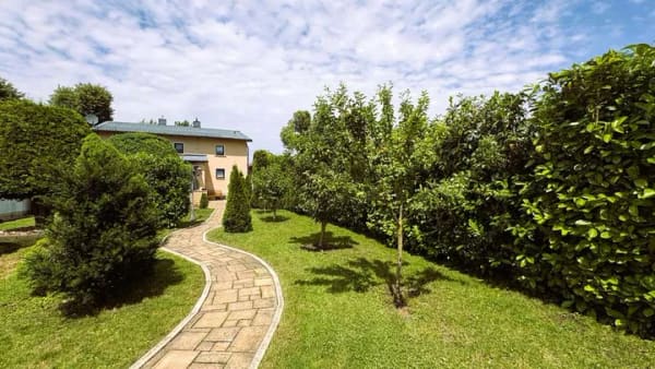 Immobilie in Sangerhausen - Liebevoll gepflegtes Fachwerkhaus mit Gartenidylle und überdachter Terrasse - Bild 3