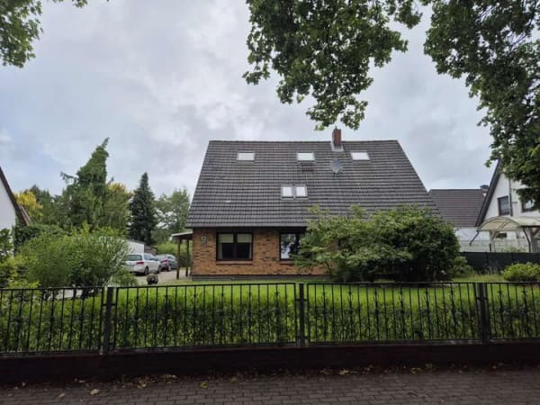 Immobilie in Klein Nordende - Ein-/ Zweifamilienhaus mit Garten und Garage in ruhiger und familienfreundlicher Lage - Bild 1