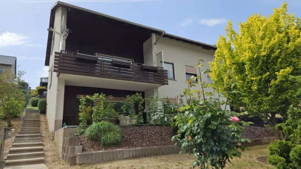 Immobilie in Hehlen - Einfamilienhaus mit Einlieger- und Ferienwohnung – wohnen mit Blick auf den Wald - Bild 0