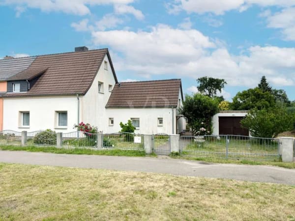 Immobilie in Senftenberg - Zentrumsnah wohnen mit Potenzial – Doppelhaushälfte in Senftenberg - Bild 0