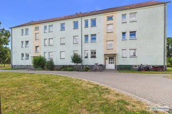 Immobilie in Neverin - Gepflegte 3-Raum-Eigentumswohnung mit Einbauküche, ebenerdiger Dusche, Keller & Gemeinschaftsspielplatz - Bild 0