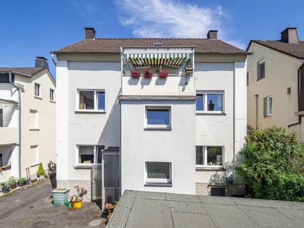 Immobilie in Arnsberg - Großzügiges Einfamilienhaus/ Zweifamilienhaus mit Doppelgarage in bester Innenstadtlage von Neheim! - Bild 2