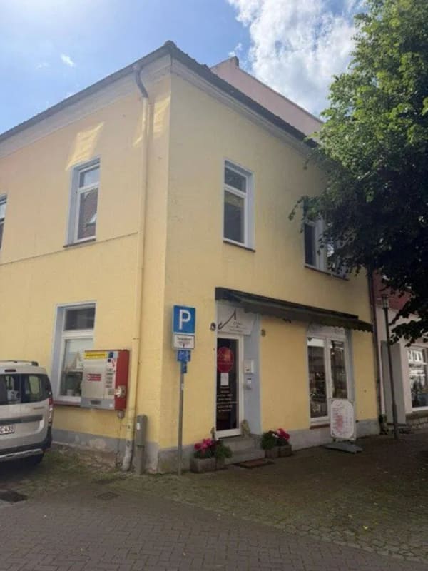 Immobilie in Lemgo - Gepflegtes Mehrfamilienhaus mit Gewerbeeinheit in attraktiver Lage - Bild 0