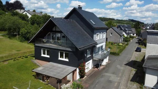Immobilie in Erndtebrück - Einziehen, zurücklehnen, Sonne genießen - Südlich ausgerichteter Balkon inklusive - Bild 0