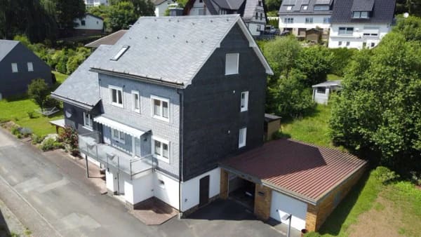 Immobilie in Erndtebrück - Einziehen, zurücklehnen, Sonne genießen - Südlich ausgerichteter Balkon inklusive - Bild 1