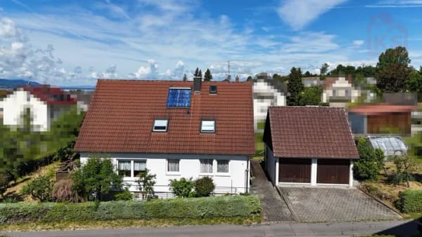 Immobilie in Allensbach - Einfamilienhaus mit ELW und zusätzlicher Dachgeschosswohnung - nur wenige Gehminuten zum Bodensee - Bild 0