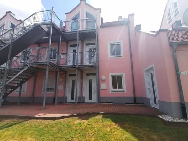 Immobilie in Wackersdorf - 2-Zimmer-Wohnung mit Terrasse & Garage - Bild 2