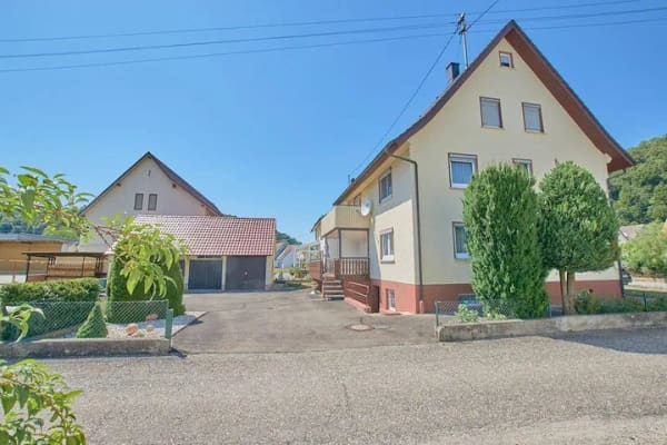 Immobilie in Schelklingen - Zweifamilienhaus mit großem Grundstück in Schmiechen - Bild 1