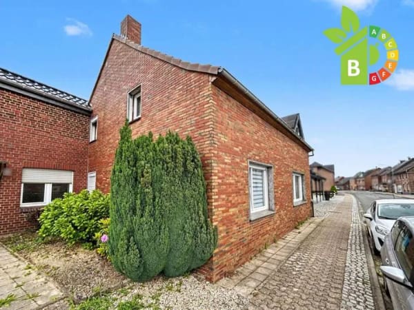 Immobilie in Wegberg - Einfamilienhaus mit großer Einliegerwohnung, Garten und Garage in Wegberg - Bild 0