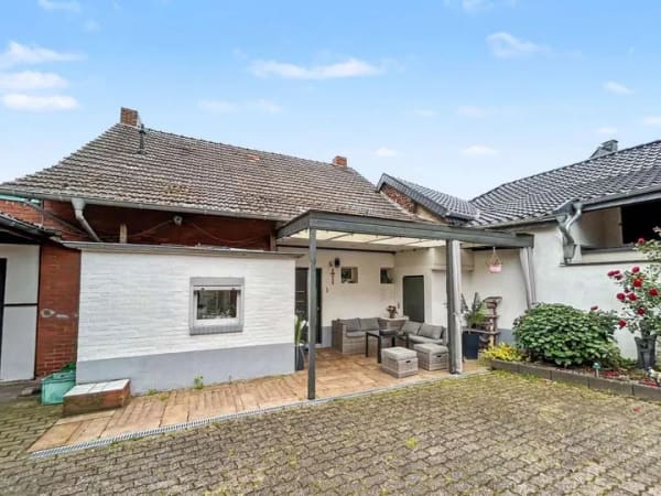 Immobilie in Wegberg - Einfamilienhaus mit großer Einliegerwohnung, Garten und Garage in Wegberg - Bild 1
