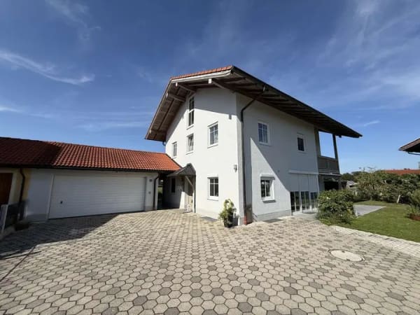 Immobilie in Waging am See - Lebensqualität im Grünen – großzügiges Zuhause mit Charme und vielen Perspektiven! - Bild 0