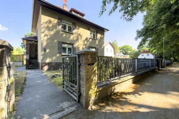 Immobilie in Zeuthen - Familienhaus mit großem Grundstück, Ausbaureserve und Potenzial für mehrere Generationen - Bild 0