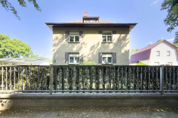 Immobilie in Zeuthen - Familienhaus mit großem Grundstück, Ausbaureserve und Potenzial für mehrere Generationen - Bild 1