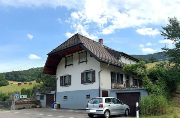Immobilie in Elzach - Renovierungsbedürftiges Wohnhaus mit großem Grundstück und viel Potenzial - Bild 0