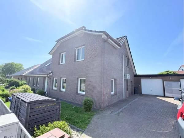Immobilie in Duvensee - Zukunftsstarkes Zweifamilienhaus - Bild 1