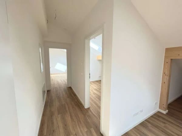 Immobilie in Halfing - NEU! Helle 3-Zimmer Wohnung mit sonnigem Südbalkon und zwei Außenstellplätzen in Halfing - Bild 2