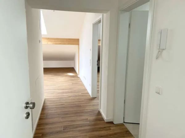 Immobilie in Halfing - Klein, aber fein! Gemütliche 2-Zimmer Neubauwohnung mit Balkon - Bild 1