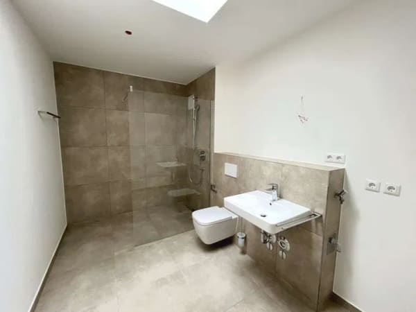 Immobilie in Halfing - Klein, aber fein! Gemütliche 2-Zimmer Neubauwohnung mit Balkon - Bild 4