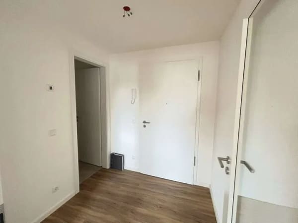 Immobilie in Halfing - Erstbezug! 4-Zimmer-Wohnung mit Dachterrasse und zwei Stellplätzen im Zentrum von Halfing - Bild 1