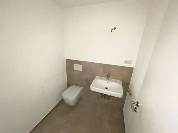 Immobilie in Halfing - Erstbezug! 4-Zimmer-Wohnung mit Dachterrasse und zwei Stellplätzen im Zentrum von Halfing - Bild 3