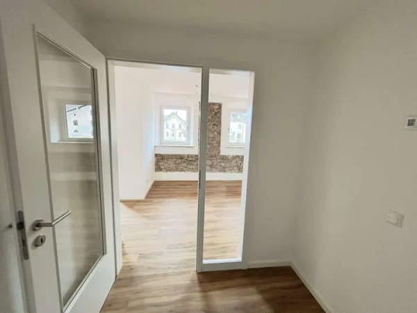 Immobilie in Halfing - Erstbezug! 4-Zimmer-Wohnung mit Dachterrasse und zwei Stellplätzen im Zentrum von Halfing - Bild 4