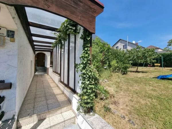 Immobilie in Colmberg - Modernisiertes Einfamilienhaus mit großem Grundstück, Doppelgarage und Burgblick... - Bild 1