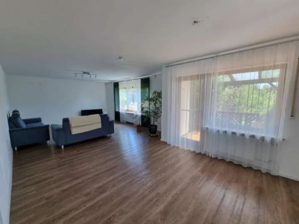 Immobilie in Colmberg - Modernisiertes Einfamilienhaus mit großem Grundstück, Doppelgarage und Burgblick... - Bild 3