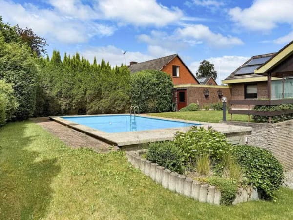 Immobilie in Osterby - Familienfreundlich wohnen in Osterby – Großzügiges Haus mit Pool, Sauna und bis zu 5 Schlafzimmern - Bild 1
