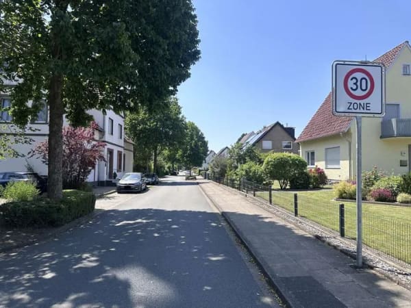 Immobilie in Spenge - Einfamilienhaus mit Potenzial – nur 4 Minuten bis ins Spenger Zentrum... - Bild 2
