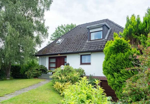 Immobilie in Bönningstedt - Großzügige Wohnqualität in begehrter Lage von Bönningstedt - zeitlose Architektur und ein weitläufig - Bild 0