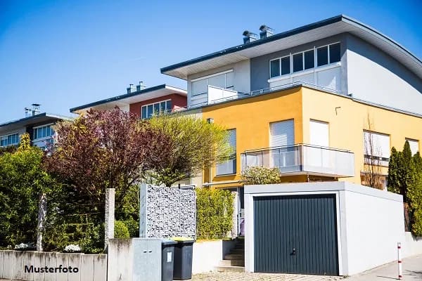 Immobilie in Schwerte - Vierfamilienhaus nebst Halle und 6 Garagen - Bild 0