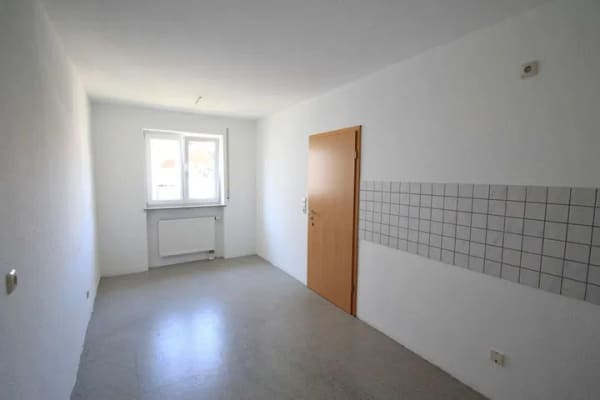 Immobilie in Krumbach (Schwaben) - Direkt im Zentrum - 2-Zimmerwohnung mit TG-Stellplatz - Bild 2