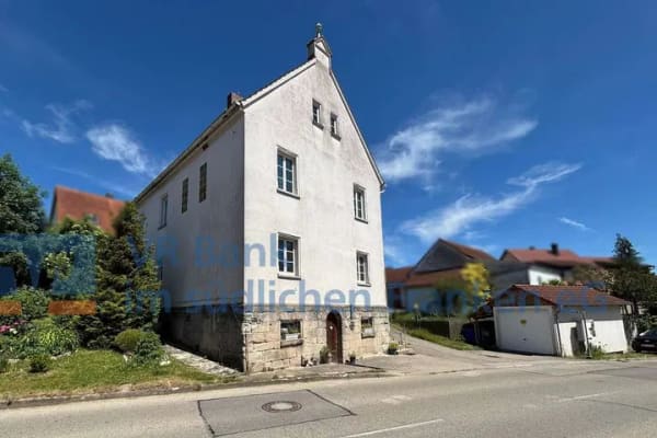 Immobilie in Feuchtwangen - Zweifamilienhaus mit zwei Wohneinheiten und Ausbaupotenzial - Bild 0