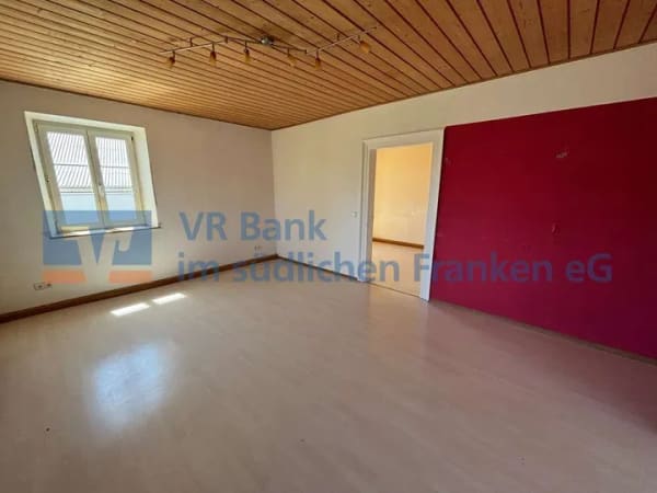 Immobilie in Feuchtwangen - Zweifamilienhaus mit zwei Wohneinheiten und Ausbaupotenzial - Bild 1