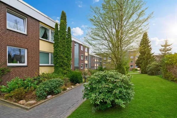 Immobilie in Oststeinbek - Traumhafte und renovierte 3 Zimmer ETW mit Tiefgarage und Balkon in schöner Lage von Oststeinbek. - Bild 0