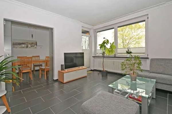 Immobilie in Oststeinbek - Traumhafte und renovierte 3 Zimmer ETW mit Tiefgarage und Balkon in schöner Lage von Oststeinbek. - Bild 1