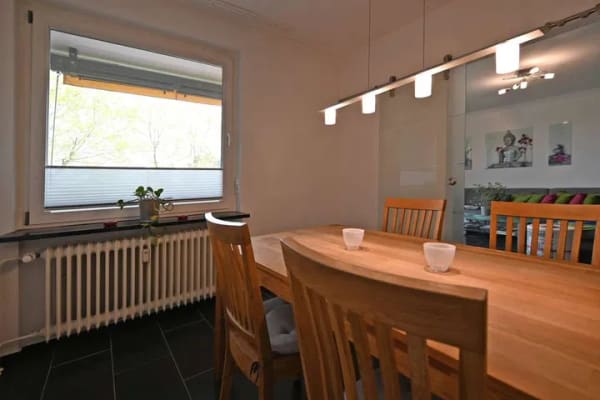 Immobilie in Oststeinbek - Traumhafte und renovierte 3 Zimmer ETW mit Tiefgarage und Balkon in schöner Lage von Oststeinbek. - Bild 2