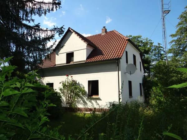 Immobilie in Niesky - Ein Einfamilienhaus zu verkaufen! Teilsaniert am Stadtrand - Bild 1
