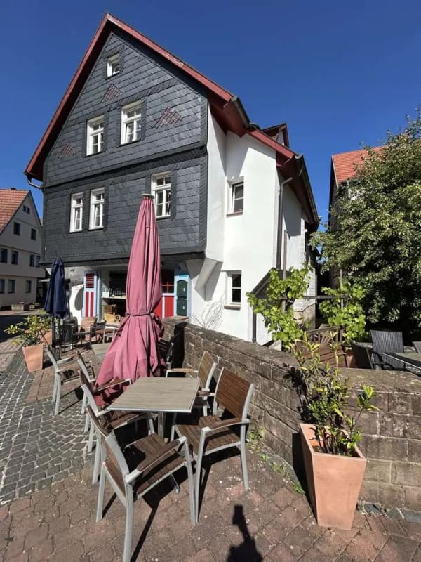 Immobilie in Steinau an der Straße - Historisches Wohn- & Geschäftshaus mit Weinlokal und zwei Wohneinheiten in bester Altstadtlage - Bild 2