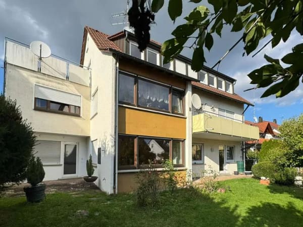Immobilie in Denkendorf - Achtung Kapitalanleger! Drei großzügige Wohnungen mit Balkonen in einem 3 Familienhaus zu verkaufen! - Bild 0