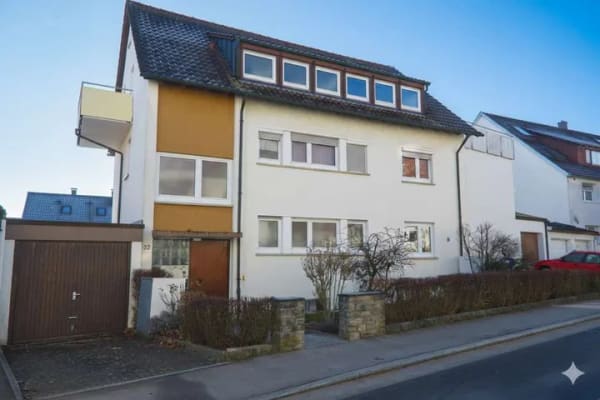 Immobilie in Denkendorf - Achtung Kapitalanleger! Drei großzügige Wohnungen mit Balkonen in einem 3 Familienhaus zu verkaufen! - Bild 1