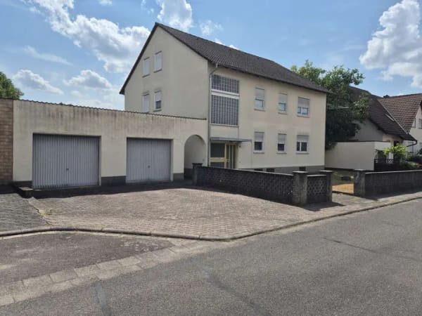 Immobilie in Elsenfeld - Viel Platz in Elsenfeld: Mehrfamilienhaus mit Potenzial für Familien und Investoren - Bild 0