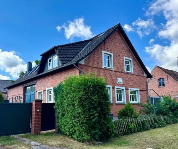 Immobilie in Bismark (Altmark) - Ländlicher Charme trifft moderne Energieeffizienz – vielseitiges Wohnhaus mit Studio, Sauna & Co. in Friedrichsfleiß (Bismark) - Bild 0